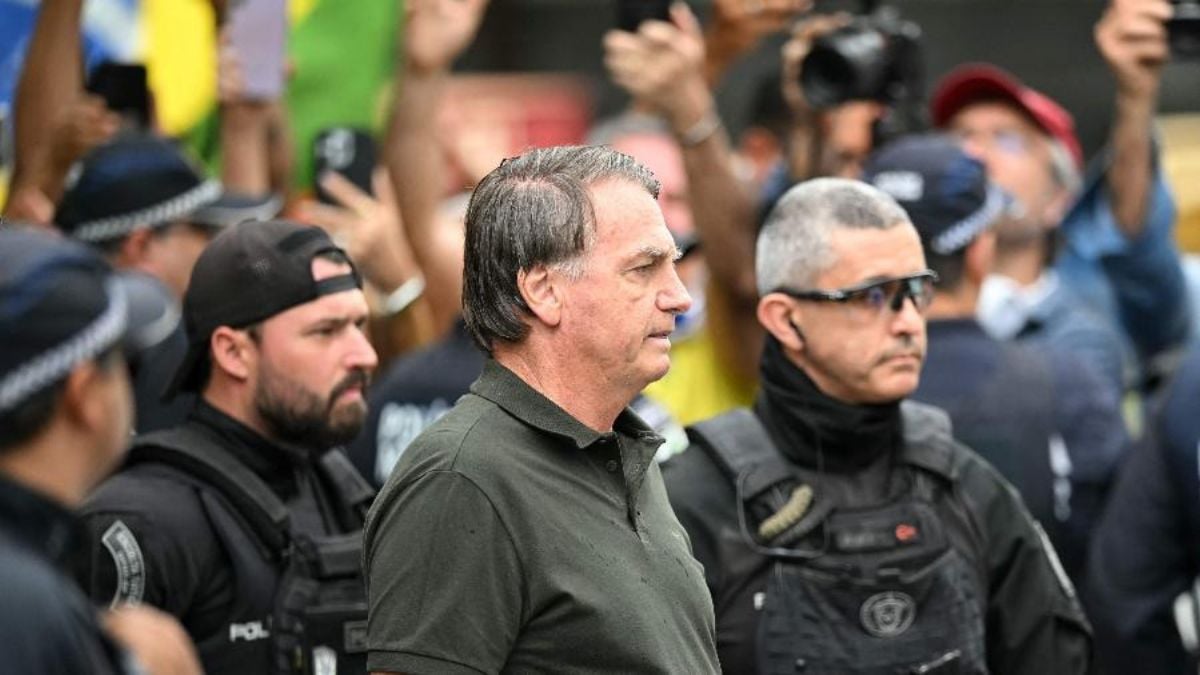 Bolsonaro passa por cirurgia, tem alta e tratamento é mantido sob ordens médicas 55 Bolsonaro passa por cirurgia, tem alta e tratamento é mantido sob ordens médicas