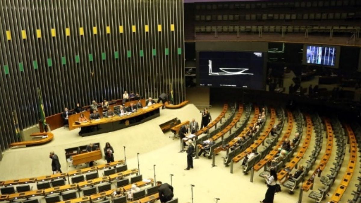 Deputados recuam e pedem perdão após votar PEC da Blindagem