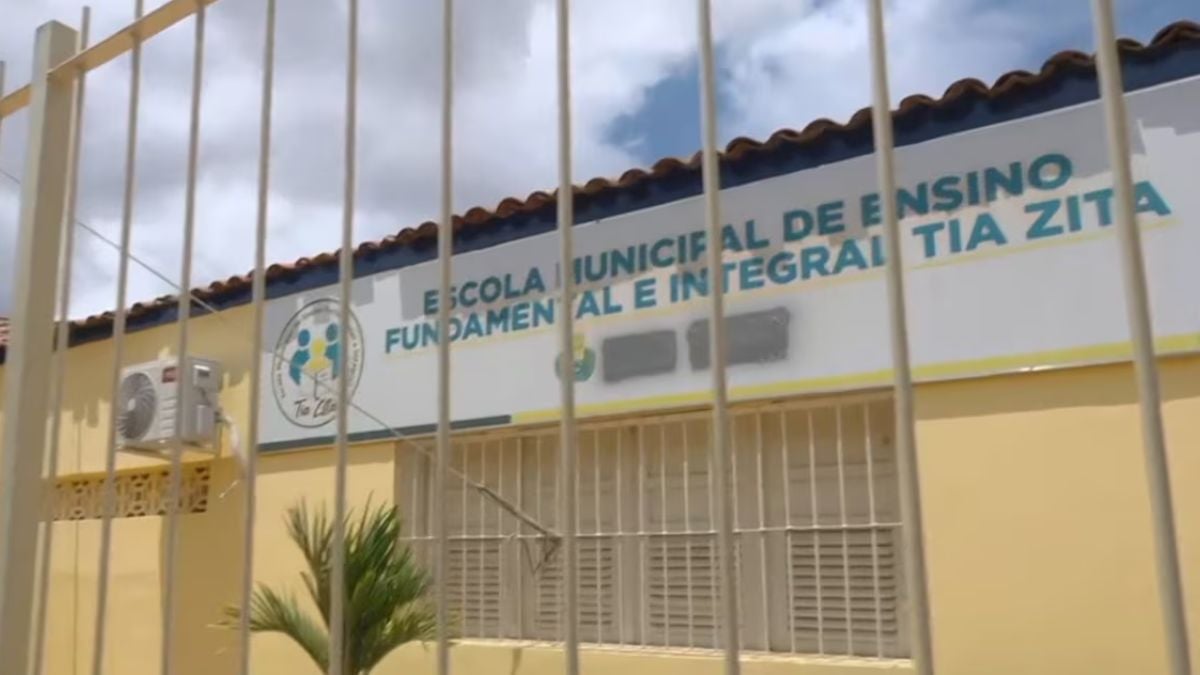 Tragédia em Pernambuco: Menina de 11 anos morre após espancamento dentro de escola 55 Menina de 11 anos morre após ser espancada em banheiro de escola em Pernambuco