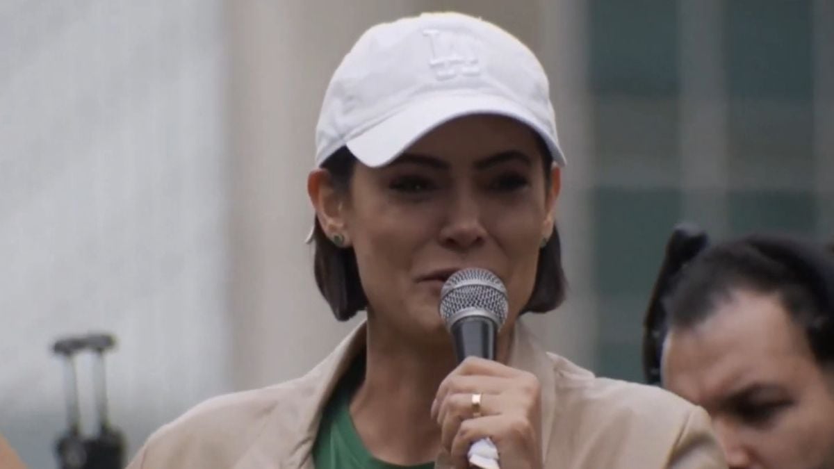 “Está pesado demais”: Michelle Bolsonaro chora ao relatar perseguição 54 “Está pesado demais”: Michelle Bolsonaro chora ao relatar perseguição
