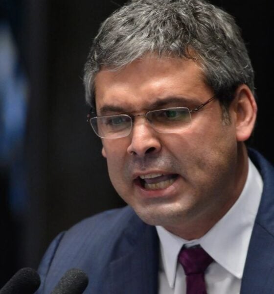 Lindbergh Farias aciona o STF para barrar PEC que blinda parlamentares