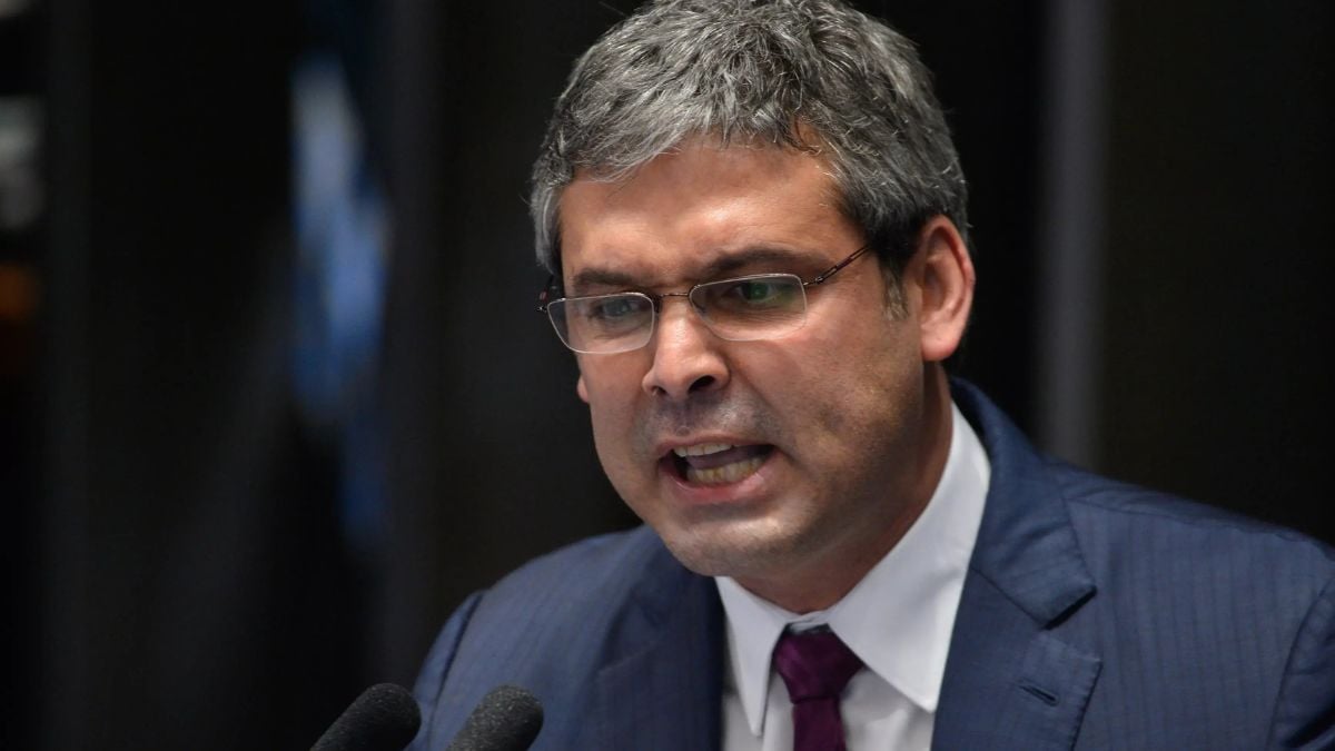 Lindbergh Farias aciona o STF para barrar PEC que blinda parlamentares 55 Lindbergh Farias aciona o STF para barrar PEC que blinda parlamentares