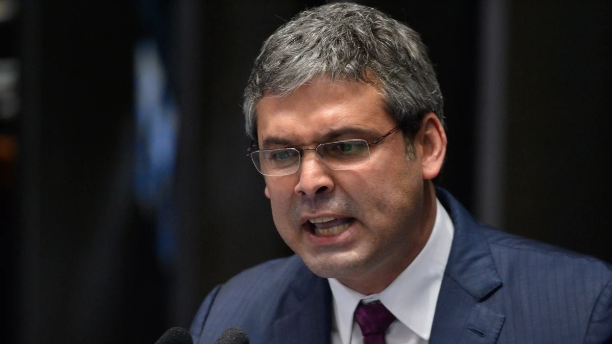 Proposta de anistia não será votada nesta semana, afirma líder do PT após reunião com Hugo Motta
