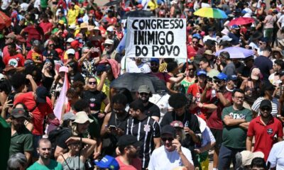Protesto em Brasília une artistas e políticos contra PEC da Blindagem e anistia de condenados do 8 de Janeiro