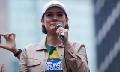 Michelle Bolsonaro pede orações após Jair ser internado às pressas