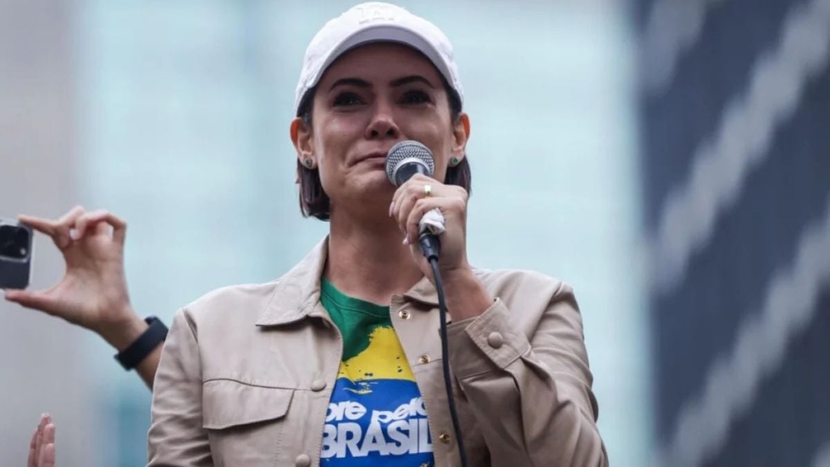 Michelle Bolsonaro pede orações após Jair ser internado às pressas
