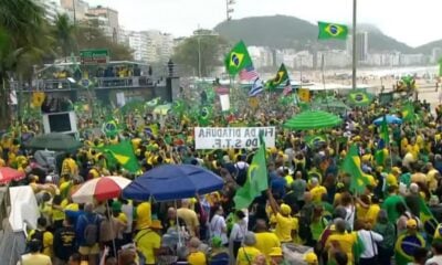 Multidão toma Copacabana em apoio a Bolsonaro e contra o STF