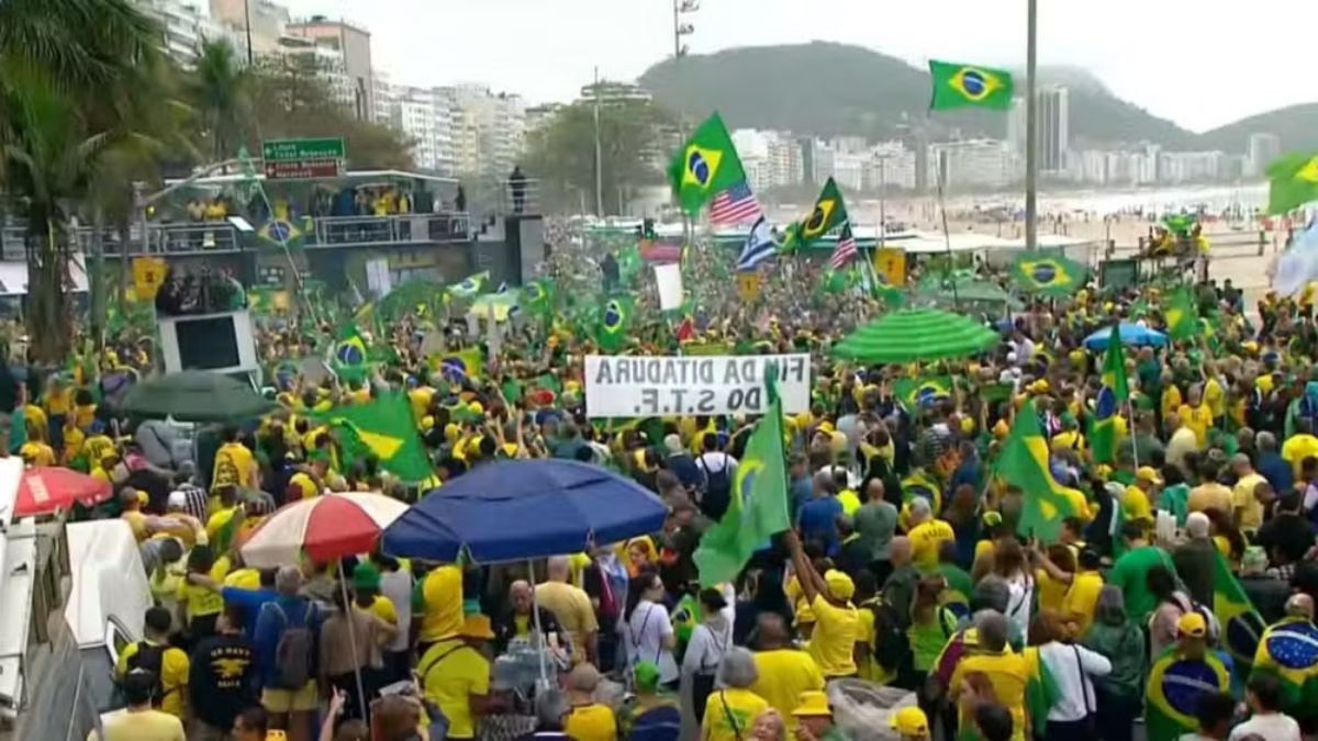 Multidão toma Copacabana em apoio a Bolsonaro e contra o STF 54 Multidão toma Copacabana em apoio a Bolsonaro e contra o STF