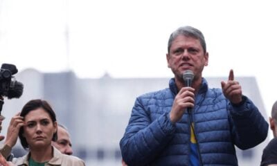 PT aciona STF e pede investigação contra Tarcísio por criticar Moraes