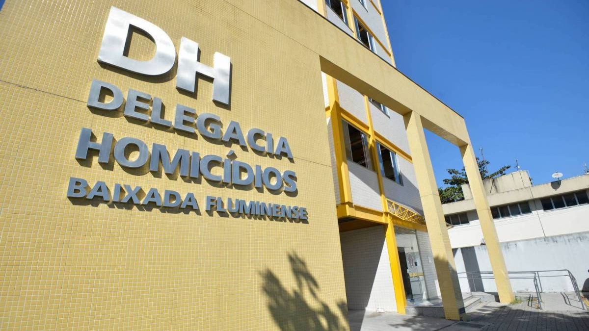 Mulher é presa suspeita de matar o próprio pai no Rio de Janeiro 55 Mulher é presa suspeita de matar o próprio pai no Rio de Janeiro