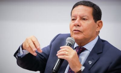 General Mourão expõe pedidos “impossíveis” de Lula a Trump e ironiza resultado da conversa