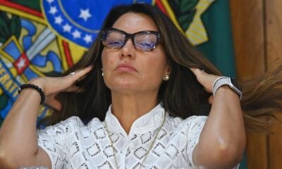 Janja perde a compostura e chama Bolsonaro de “inominável” em evento do PT