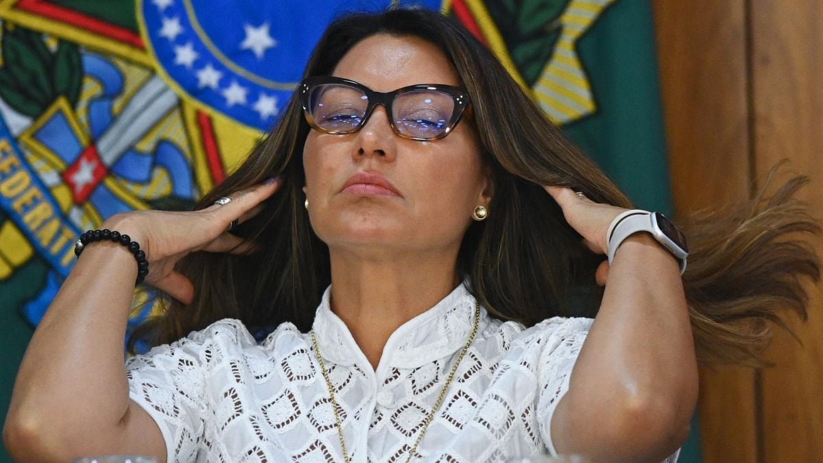 Janja perde a compostura e chama Bolsonaro de “inominável” em evento do PT