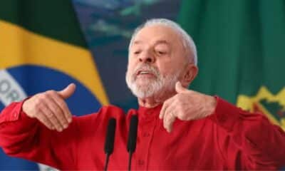 Lula ironiza “bom dia” no WhatsApp e critica uso excessivo das redes