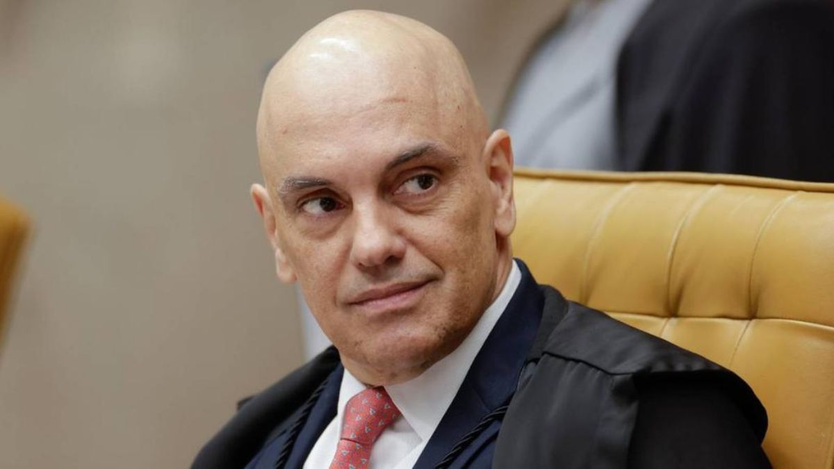 Moraes destitui advogados de ex-assessor de Bolsonaro e entrega caso à Defensoria Pública 55 Moraes destitui advogados de ex-assessor de Bolsonaro no STF