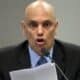 Moraes age e impõe defensor público a Eduardo Bolsonaro