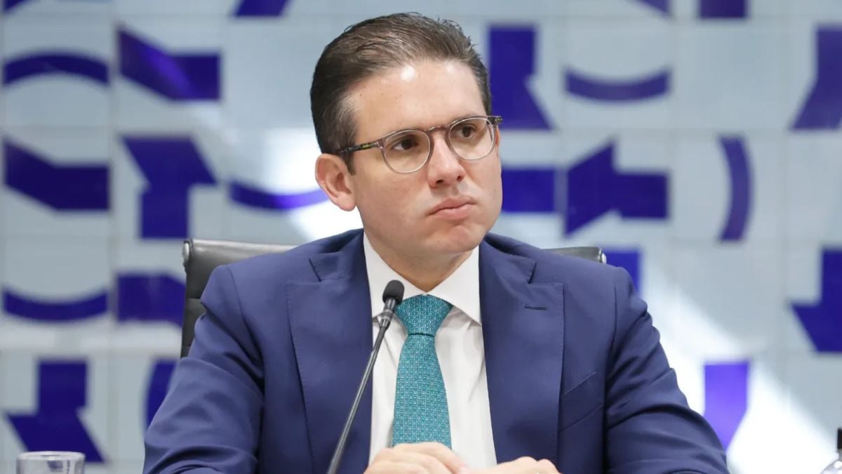 Motta entrega relatoria de projeto contra falsificação de bebidas a petista