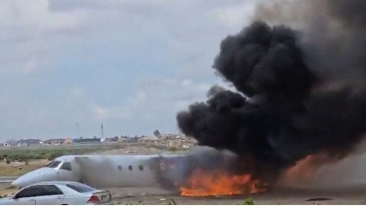 Momento tenso: Avião com ministro pega fogo durante o pouso 53 Momento tenso: Avião com ministro pega fogo durante o pouso