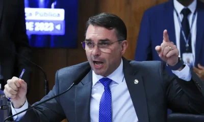 Flávio critica STF e diz que Moraes age por “vingança pessoal” contra Bolsonaro